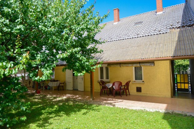 Elad� csal�di h�z Kaposv�r Belv�ros