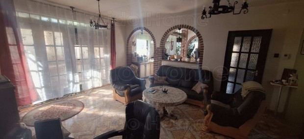 Elad� csal�di h�z Kaposv�r kedvelt Topon�ri v�rosr�sz�ben