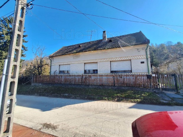 Elad� csal�di h�z Kaposv�ron T�r�csk�n! Gazgalkod�sra alkalmas