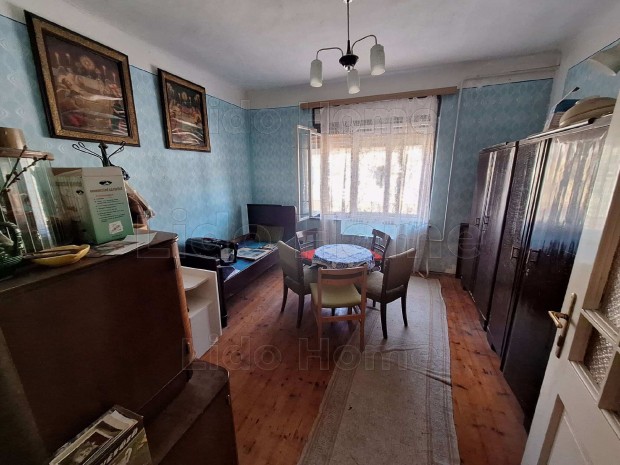 Elad� csal�di h�z Kaposv�ron, a belv�ros k�zel�ben panor�m�s telekkel