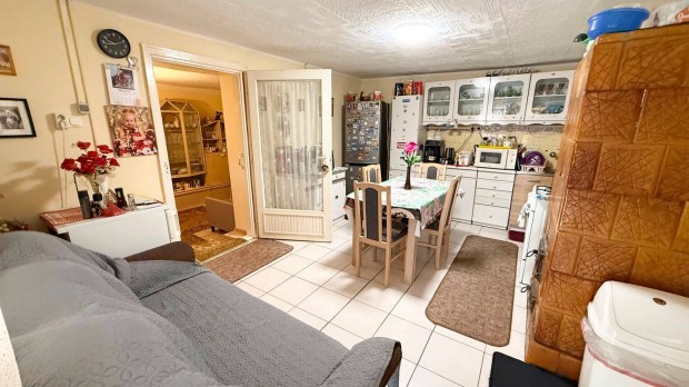 Elad� csal�di h�z Kemecse csendes, nyugodt utc�j�ban