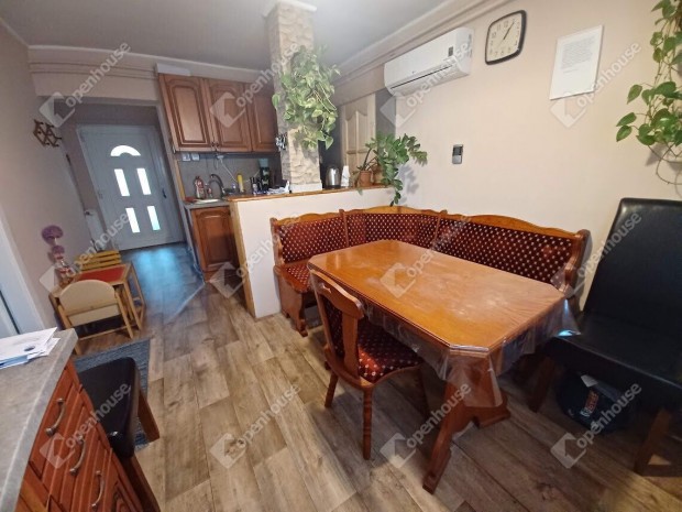 Elad� csal�di h�z Kerekestelep csendes utc�j�ban!