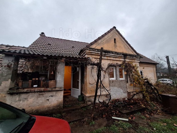 Elad� csal�di h�z Kisbajomban, nagy telekkel, gazd�lkod�knak ide�lis!