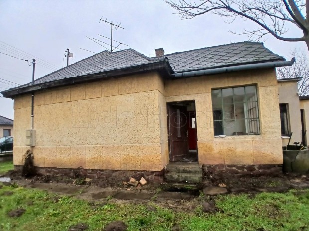 Elad� csal�di h�z Kisb�ren!