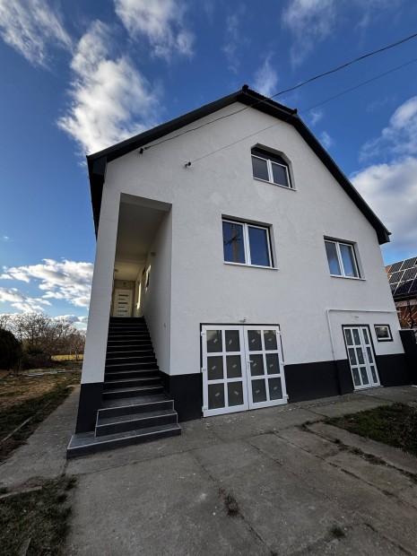 Elad� csal�di h�z Kisv�rda