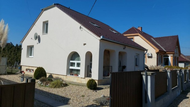 Elad� csal�di h�z Kisv�rda 