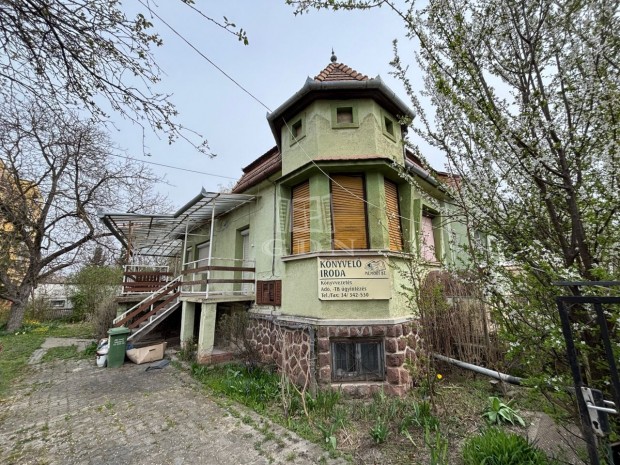 Elad� csal�di h�z Kom�rom, M�rt�rok �tja