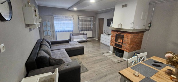 Elad� csal�di h�z M�t�szalk�n!