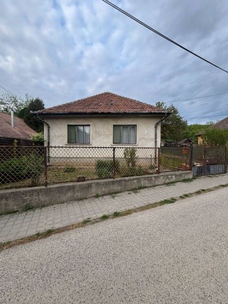 Elad csaldi hz Mende