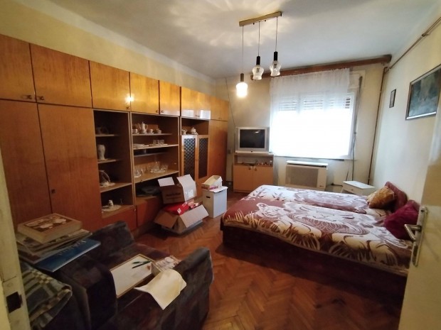 Elad� csal�di h�z Mih�lyfa