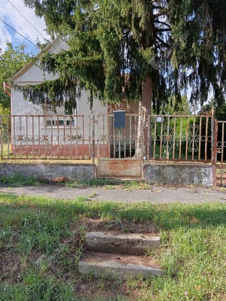 Elad� csal�di h�z Mikl�sf�n