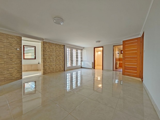 Elad� csal�di h�z Miskolc, Benc�sek �tja