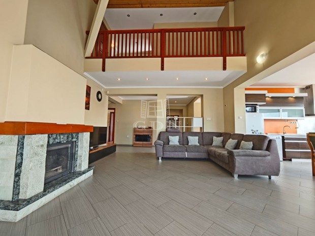 Elad� csal�di h�z Miskolc, Cserh�t utca