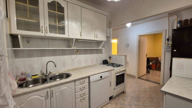 Elad� csal�di h�z Miskolc, Koml�stet�