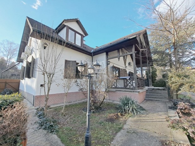 Elad� csal�di h�z Miskolc, V�csey utca