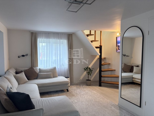 Elad� csal�di h�z Mogyor�d, K�rte utca