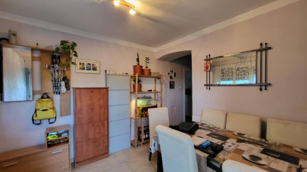 Elad� csal�di h�z Monostorap�tiban!