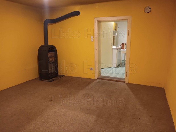 Elad� csal�di h�z M�ron