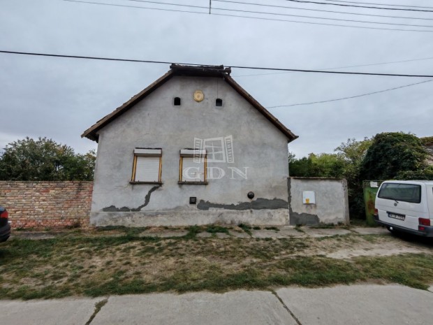 Elad� csal�di h�z Nagybaracska, Kossuth Lajos utca