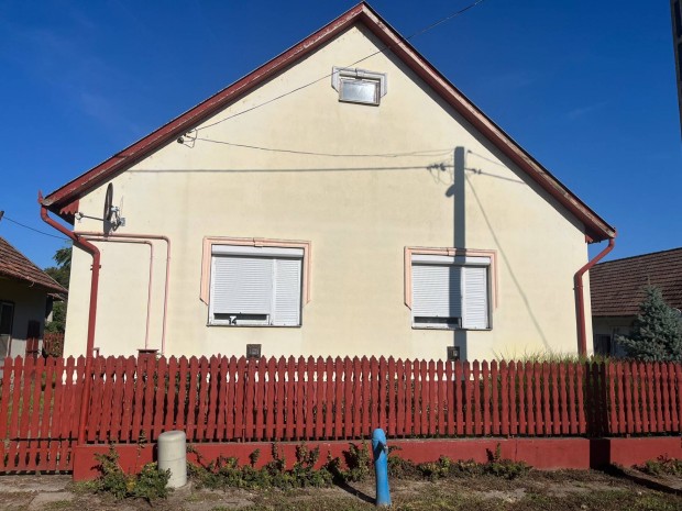 Elad� csal�di h�z Nagyecsed