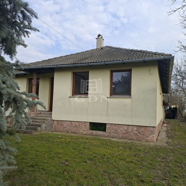 Elad� csal�di h�z Nagyigm�nd, Bajcsy-Zsilinszky utca