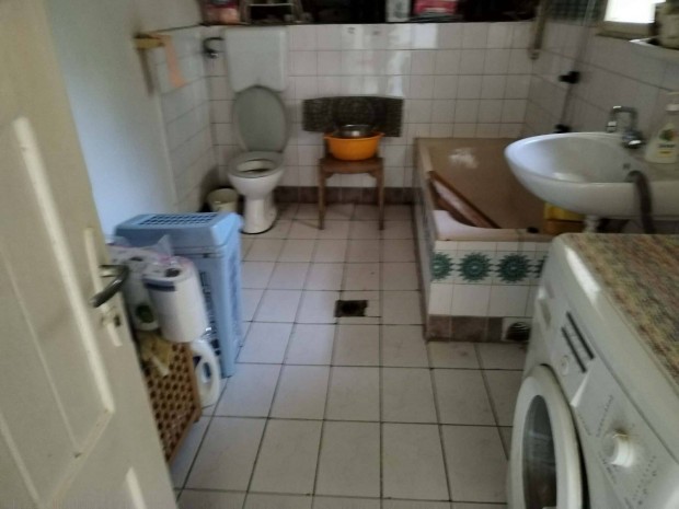 Elad� csal�di h�z Nagyoroszi!