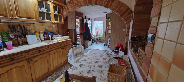 Elad� csal�di h�z Ny�regyh�za