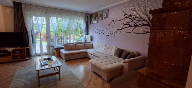 Elad� csal�di h�z Ny�regyh�za