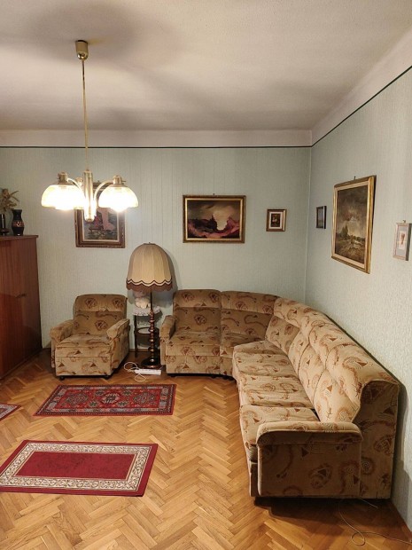 Elad� csal�di h�z Ny�regyh�za