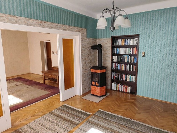 Elad� csal�di h�z Ny�regyh�za H�mes