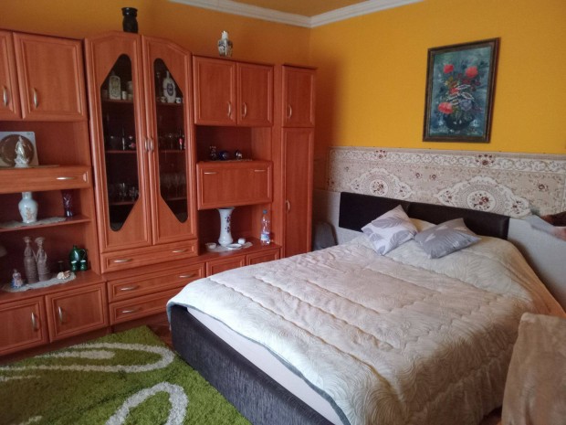 Elad� csal�di h�z Ny�regyh�za Kertv�ros