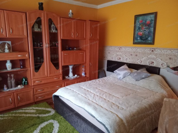 Elad� csal�di h�z Ny�regyh�za Kertv�ros