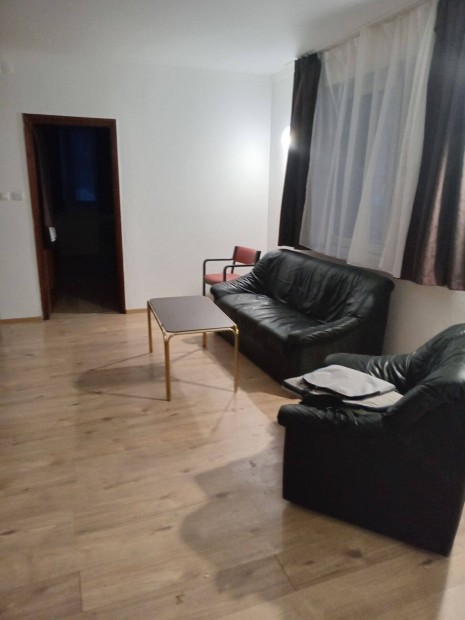 Elad� csal�di h�z Ny�regyh�za S�st�hegy