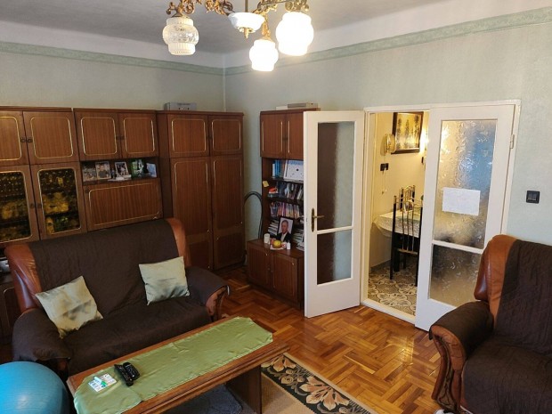 Elad� csal�di h�z Ny�regyh�za S�st�hegy