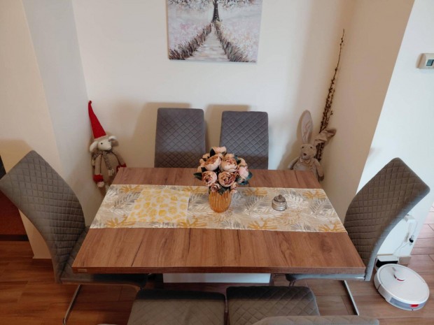 Elad� csal�di h�z Ny�regyh�za sz�l�n Fels�p�zsiton