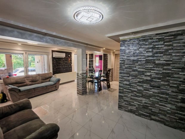 Elad� csal�di h�z P�cel, Bartoshegy