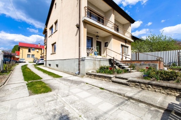 Elad� csal�di h�z P�cel, Cs�nya t� k�zel�ben