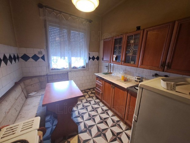 Elad� csal�di h�z Porrogon!