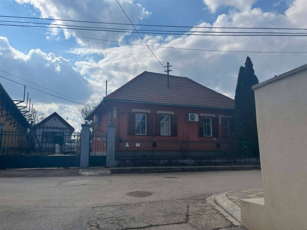 Elad� csal�di h�z P�sp�kszil�gyon akar 2 gener�ci�nak is