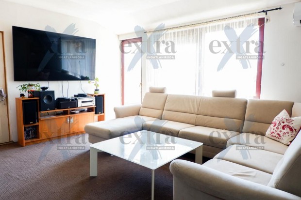 Elad� csal�di h�z Pusztaszeren