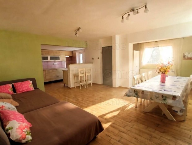 Elad� csal�di h�z Pusztav�mon