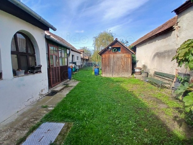 Elad� csal�di h�z R�bapord�nyban