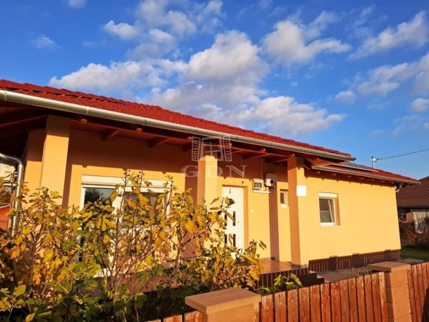 Elad� csal�di h�z R�ckeve, Szondi K�z