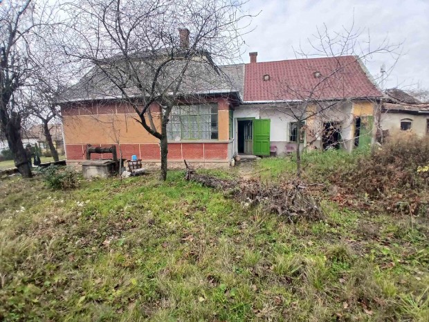 Elad� csal�di h�z R�d�n!