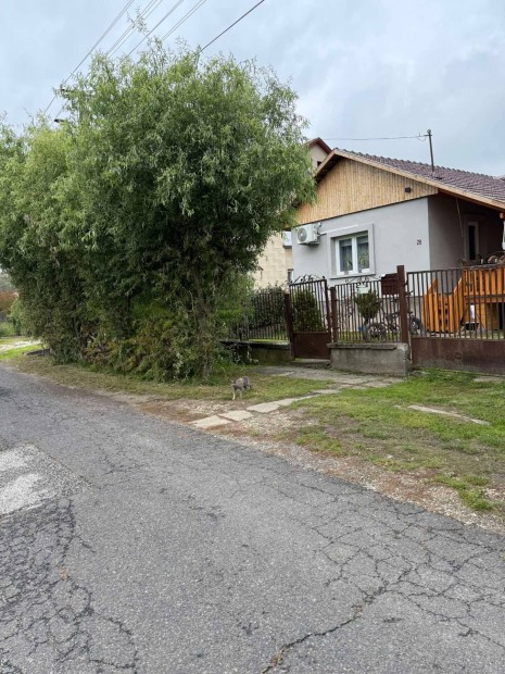 Elad� csal�di h�z Rudab�nya