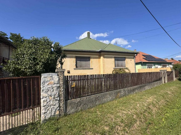 Elad� csal�di h�z Saj�kaz�n!