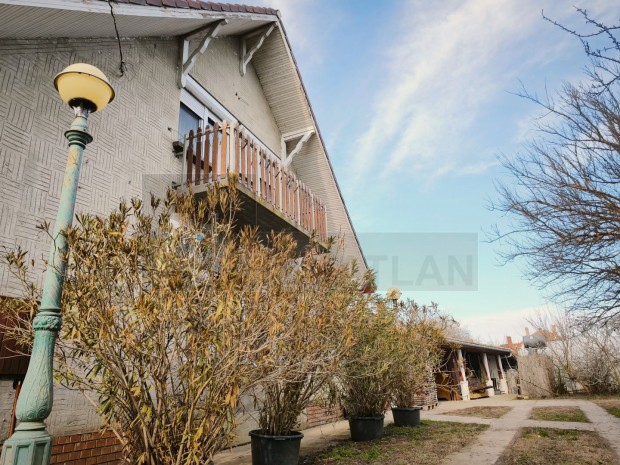 Elad� csal�di h�z S�ndorfalv�n, a term�szet k�zel�ben