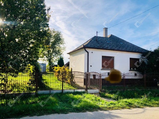 Elad� csal�di h�z Semj�nh�z�n!