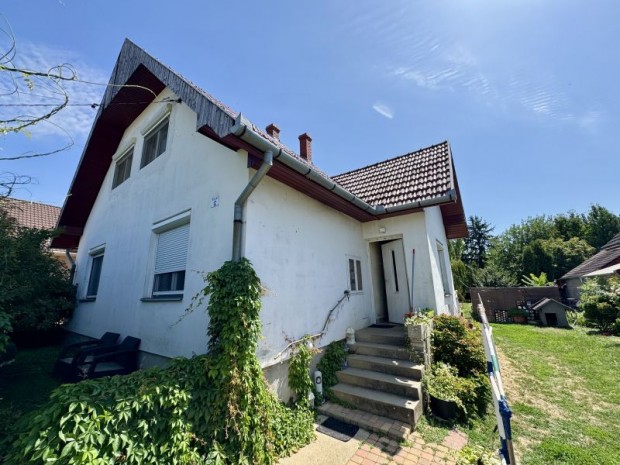 Elad� csal�di h�z Sikl�s-M�riagy�d�n, a bazilika k�zel�ben!