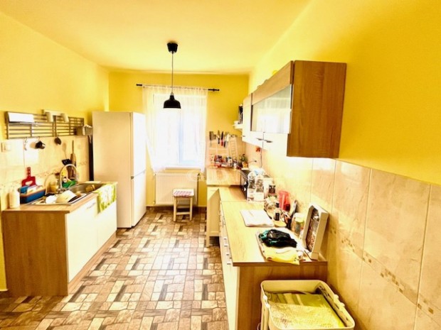 Elad� csal�di h�z Szentliszl�, Fel�j�tott csal�di h�z lak�s �r��rt